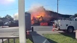 شکار لحظه انفجار گاز در یک ساختمان آپارتمانی در کالیفرنیا شکار لحظه انفجار گاز در یک ساختمان آپارتمانی در کالیفرنیا