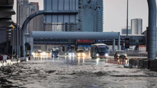 وضعیت خیابانهای دبی پس از بارش باران وضعیت خیابانهای دبی پس از بارش باران