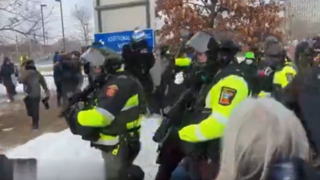 بازداشت معترضان در شهر مینیاپولیس آمریکا بازداشت معترضان در شهر مینیاپولیس آمریکا