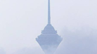 برج میلاد در میان مه صبحگاهی برج میلاد در میان مه صبحگاهی