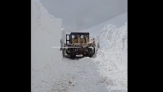 اینجا سیبری نیست گردنه چری کوهرنگ است اینجا سیبری نیست گردنه چری کوهرنگ است