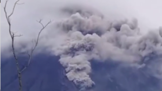 فوران آتشفشان سِمیرُو در اندونزی فوران آتشفشان سِمیرُو در اندونزی