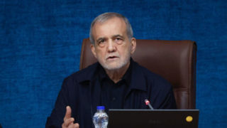 پزشکیان: تسلیم نمیشویم تا هر غلطی خواست بکند! پزشکیان: تسلیم نمیشویم تا هر غلطی خواست بکند!