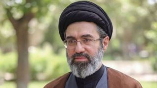 تماس عجیب آیت الله سیدمجتبی خامنهای با بازیگر معروف تماس عجیب آیت الله سیدمجتبی خامنهای با بازیگر معروف