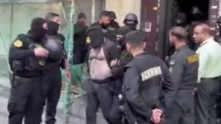 لحظه انتقال گروگانگیر خیابان ولیعصر تهران توسط پلیس نوپو لحظه انتقال گروگانگیر خیابان ولیعصر تهران توسط پلیس نوپو