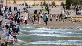 شور زندگی در کنار زایندهرود اصفهان شور زندگی در کنار زایندهرود اصفهان
