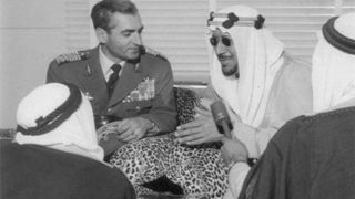 اعلیحضرت خوشحال بود که بحرین را دادیم رفت ... اعلیحضرت خوشحال بود که بحرین را دادیم رفت ...