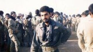 تصویر شهید سلیمانی در آرایشگاه دفاع مقدس! تصویر شهید سلیمانی در آرایشگاه دفاع مقدس!