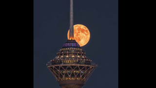 تصویری تماشایی از ماه کامل بر فراز برج میلاد تهران در مهرماه ۱۴۰۵ تصویری تماشایی از ماه کامل بر فراز برج میلاد تهران در مهرماه ۱۴۰۵